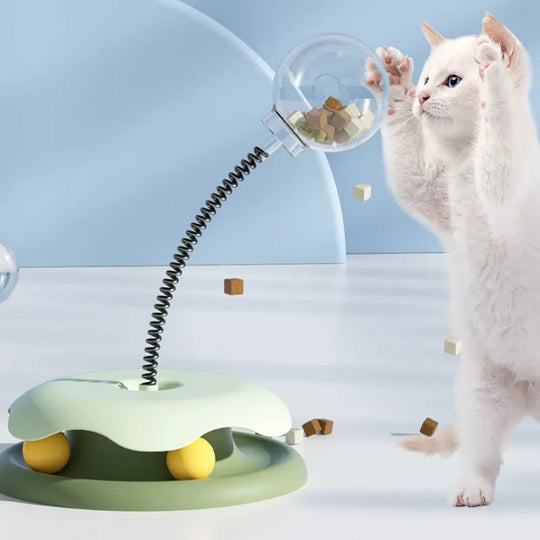 Leckerbissen-Spaß: Interaktiver undichter Futterball für Katzen