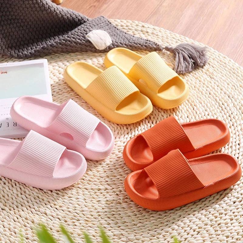 Sandalen für jeden: Stylischer Unisex-Komfort für sommerliche Eleganz