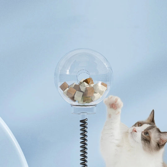 Leckerbissen-Spaß: Interaktiver undichter Futterball für Katzen